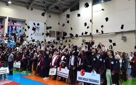 Karabük Üniversitesi 'nde Mezuniyet Coşkusu Sürüyor