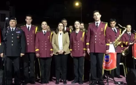 Bartın'da Çelik Kanatlar nefes kesti, bando takımı coşturdu