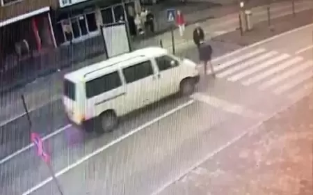 Depremden Kurtuldu Karabük'te Minibüsün Altında kaldı