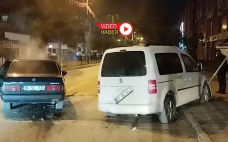 Karabük’te Polisten Kaçan Sürücü Park Halindeki Araca Çarptı