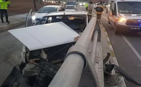 Karabük’te Refüjdeki Duvara Çarpan Sürücü Yaralandı