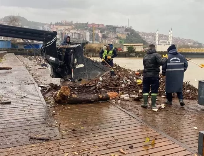 Ereğli’de Kuvvetli Yağış ve Fırtına Eğitime Ara Verdiriyor