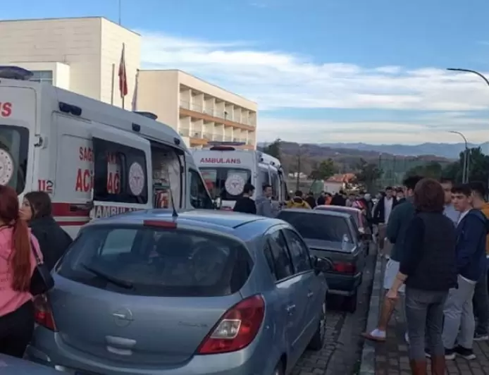 KYK Yurdu'nda Kahvaltı Sonrası Zehirlenen 34 Öğrenci Hastaneye Kaldırıldı